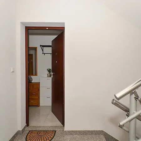 Charlie Apartmán